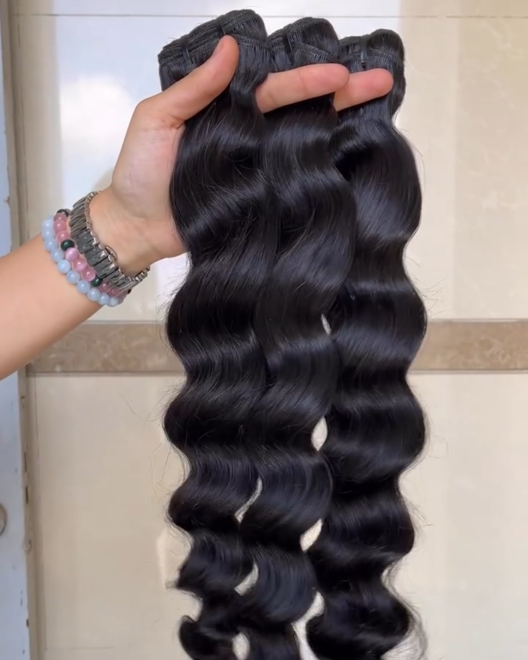 Luna Flow – Brazilian Loose Wave Bundles