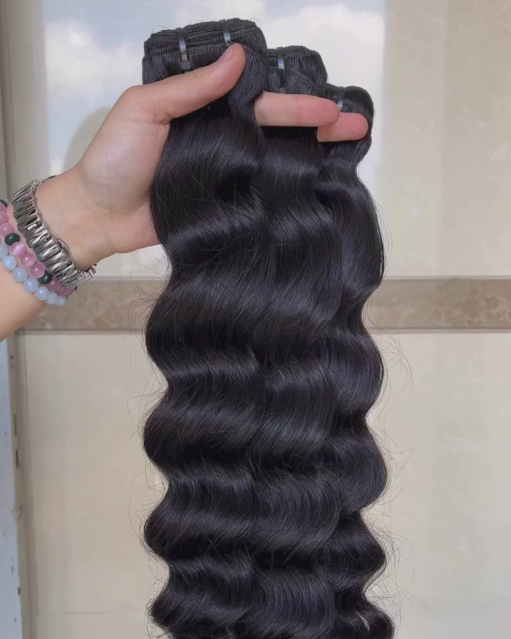 Luna Flow – Brazilian Loose Wave Bundles