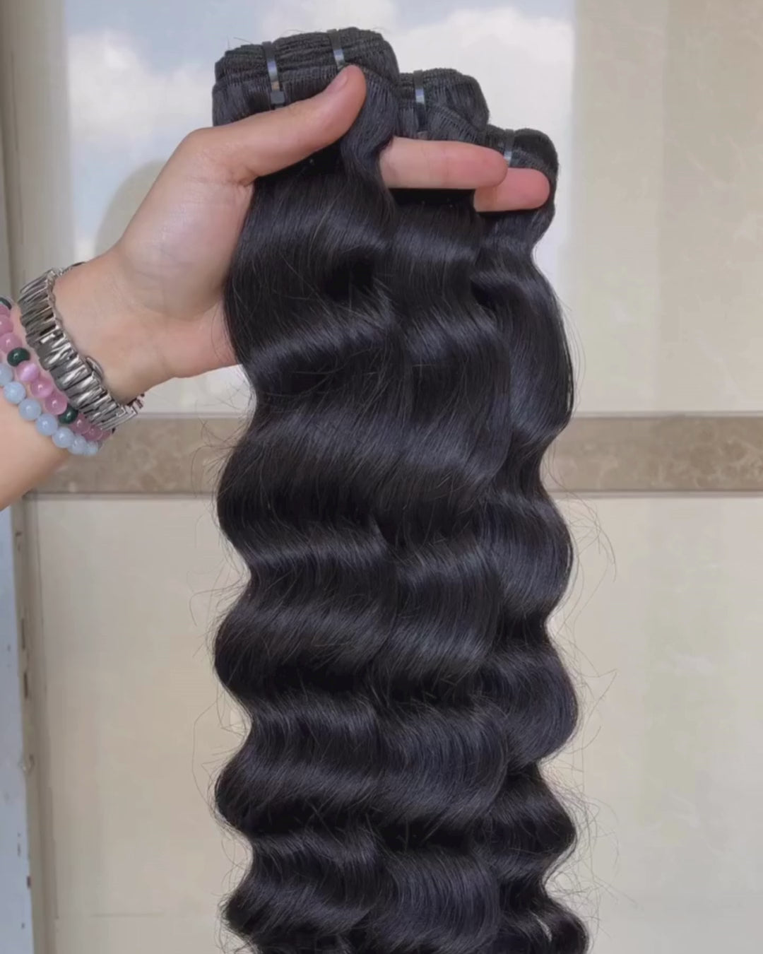 Luna Flow – Brazilian Loose Wave Bundles